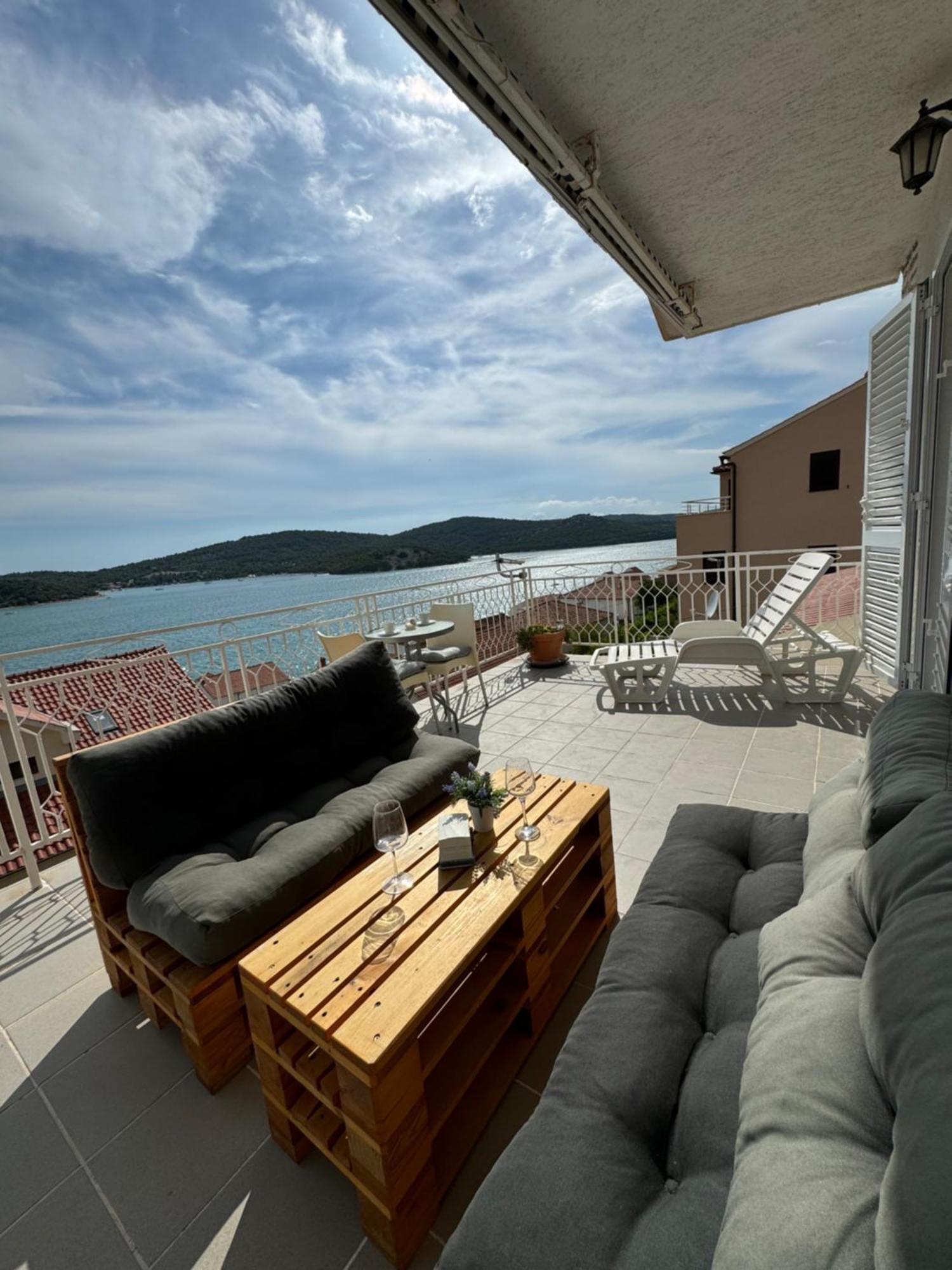 Marina Apartmani Tisno Murter Exterior foto