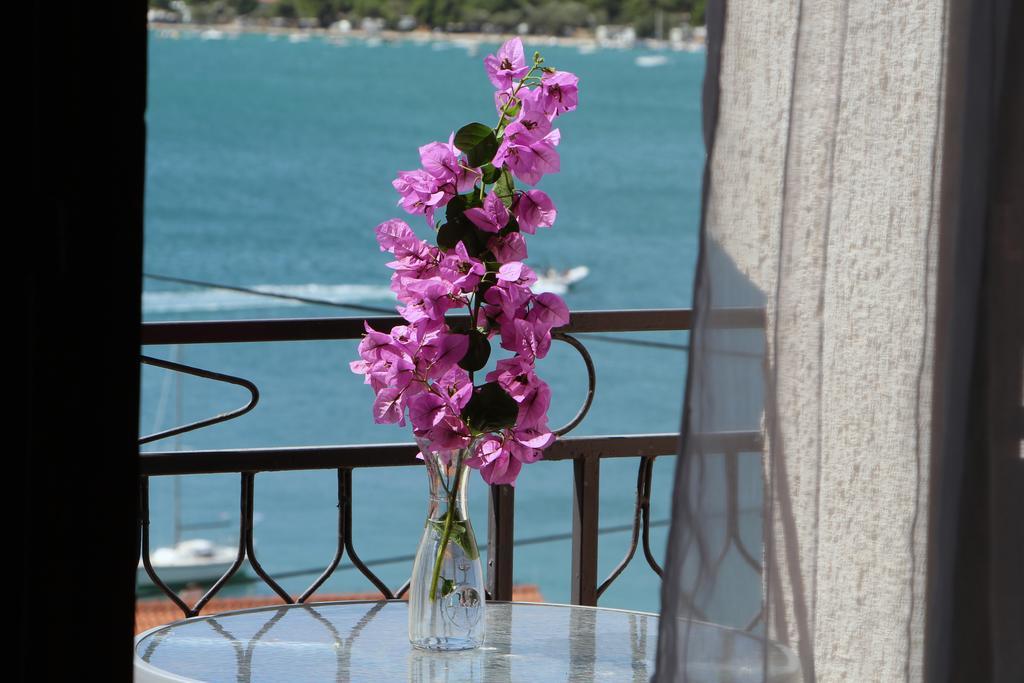 Marina Apartmani Tisno Murter Exterior foto